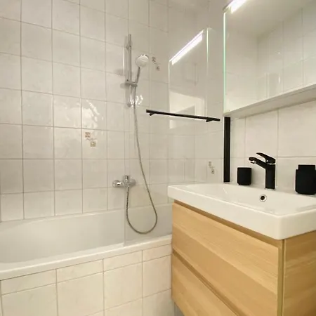 Bamo - Modern Living Lakeside Апартаменты *