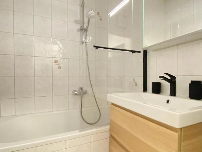 Bamo - Modern Living Lakeside 公寓 *